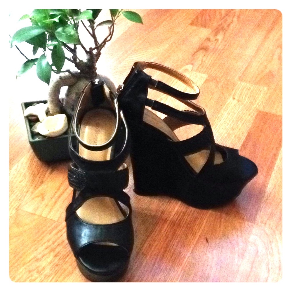 Black dollhouse platform shoes
